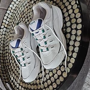 NWOT EASY SPIRIT SNEAKERS